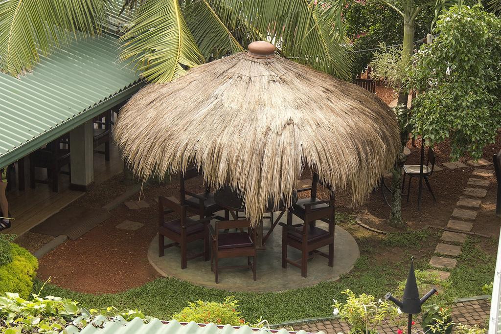 Thumbelina Apartments & Hotel Aluthgama Exterior foto