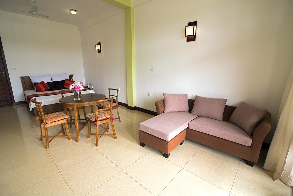 Thumbelina Apartments & Hotel Aluthgama Exterior foto