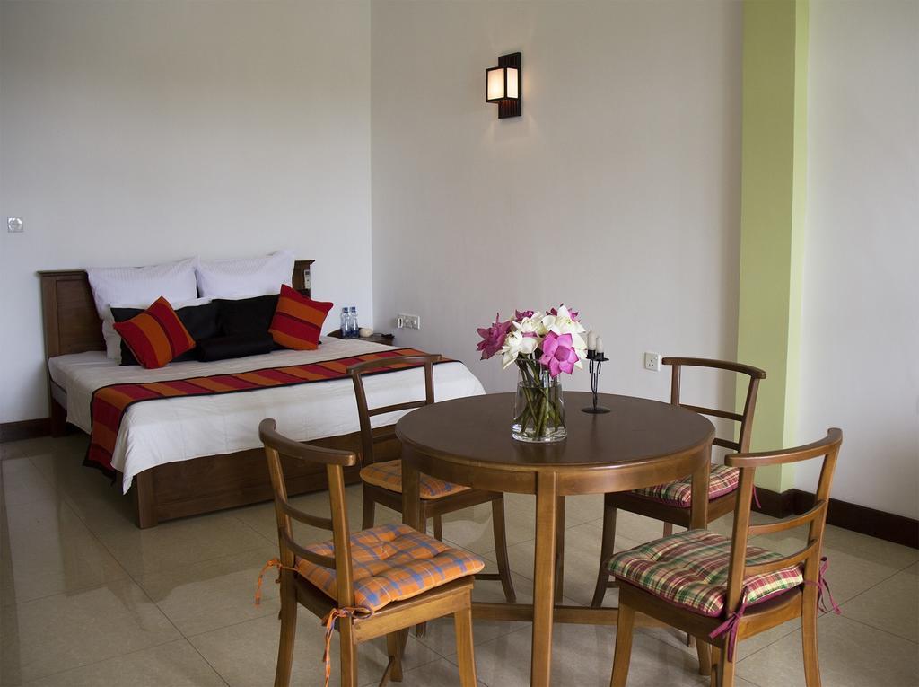 Thumbelina Apartments & Hotel Aluthgama Exterior foto