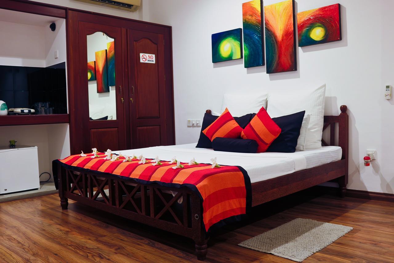 Thumbelina Apartments & Hotel Aluthgama Exterior foto